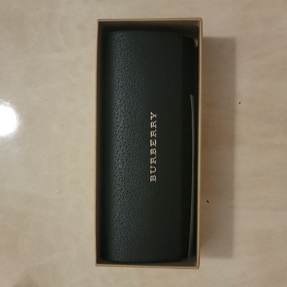 Burberry Square Style W/Demo Lens. - Picture 6 of 10